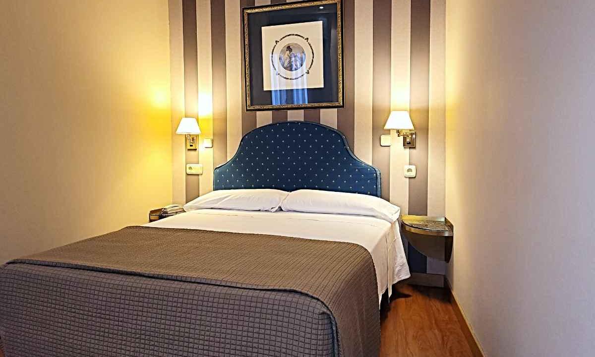 Room Hotel Imperial Valladolid Room Hotel Imperial Valladolid